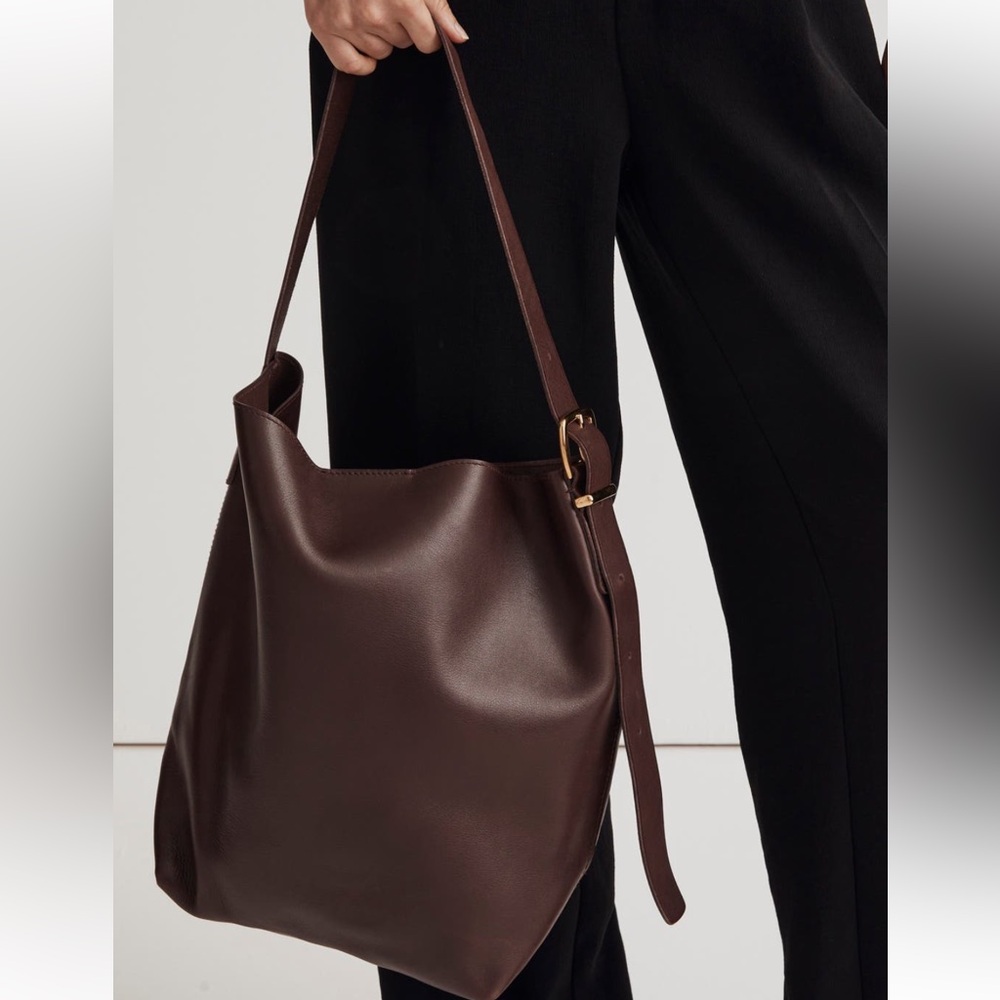 MADEWELL The Essential Bucket Tote Leather Chocolate Raisin Pockets Closure NEW - Picture 2 of 4